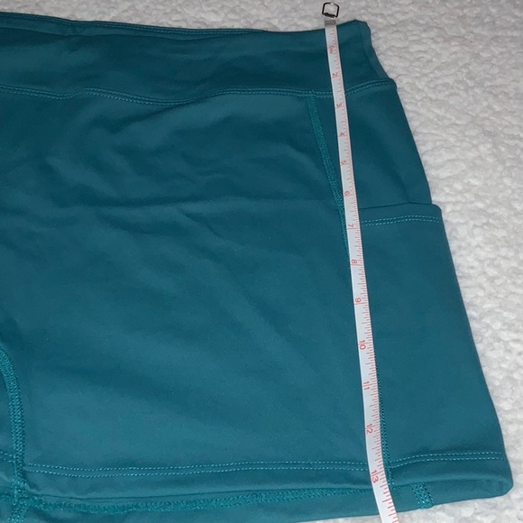 HALARA - NWOT Green Liner Short with Side Pockets (Size Large) - Picture 7 of 8